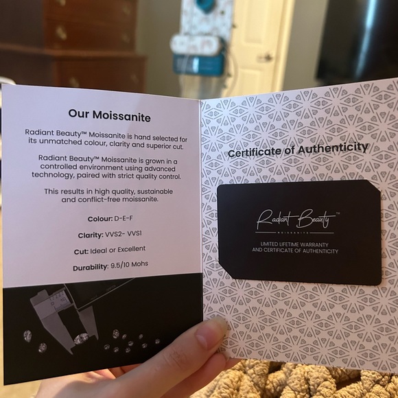 Engagement ring - Picture 10 of 13